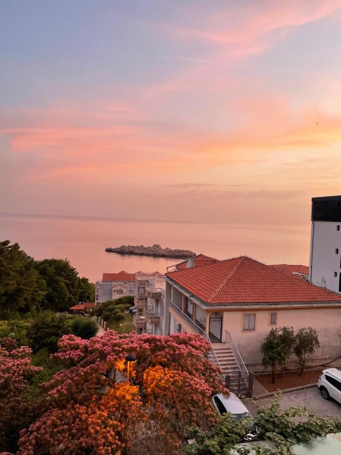 Sea View Apartment Sveti Stefan Buitenkant foto